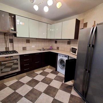 Вул. Нововокзальна 21, оренда затишної 3к квартири, є Газ!