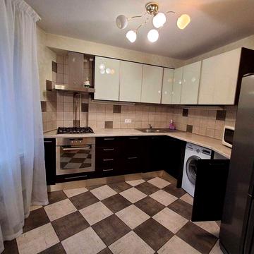 Вул. Нововокзальна 21, оренда затишної 3к квартири, є Газ!