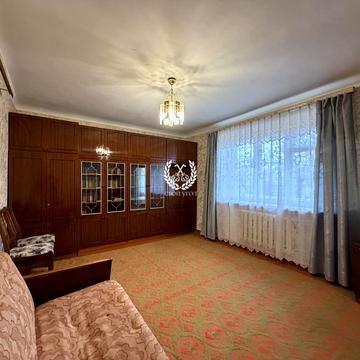 Нафтовиків вул., 11