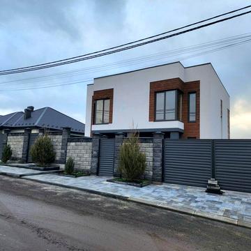 ЕКСКЛЮЗИВНА ПРОПОЗИЦІЯ!Котедж з великою ділянкою та гаражем!