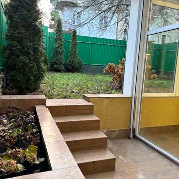 Здається 2~х кімнатна квартира з терасою по вул. Похила .