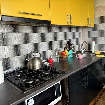 Продаётся  4-комнатная квартира