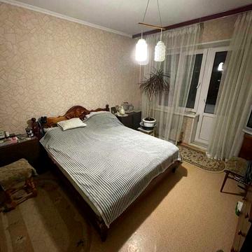 Підлісна вул., 2