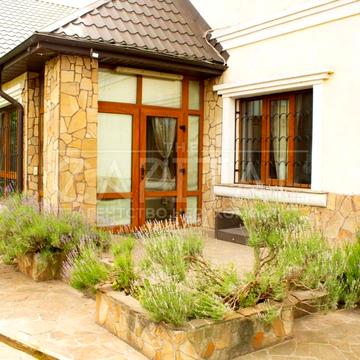 Левадна вул.