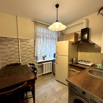 Дмитра Лесича пров. (), 1/3