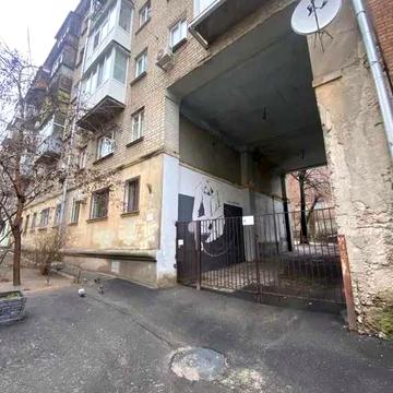 Продам 2 к. квартиру Воробьева Центр Никольский Майдан Конституции