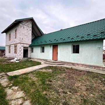 Будинок з добудовою