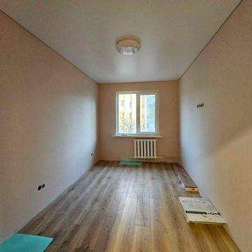 Продається чотирикімнатна квартира в районі Польової