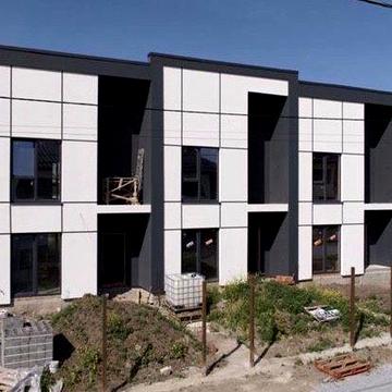 Продам кутовий 2-поверховий котедж/таунхаус з міськими комунікаціями