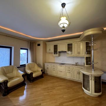 Академічна вул., 10