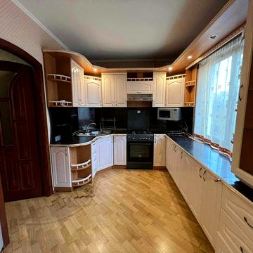 Здам гарну 3 кімнатну квартиру з кухнею студією в самому Центрі міста