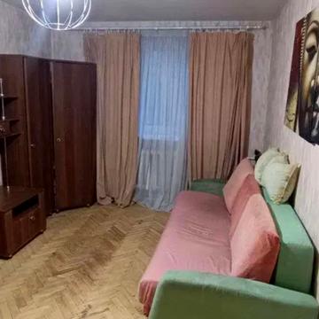 Стадіонна вул., 21/1