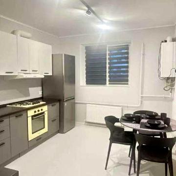 Героїв Небесної Сотні просп., 18/5