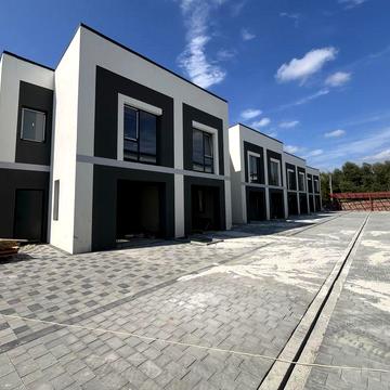 Продається готовий до ремонту таунхаус в Вовчинця