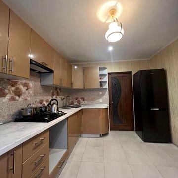 Оренда приватного будинку з паркомісцем