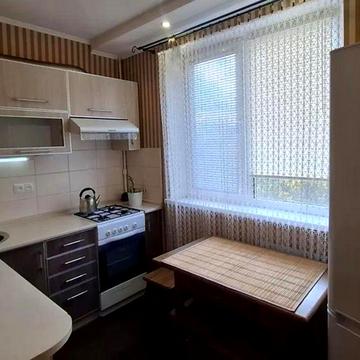 ЗАТИШНА квартира неподалік від ТРЦ Республіка