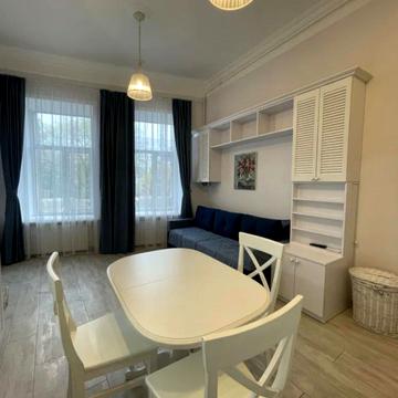 Леха Качинського вул., 5