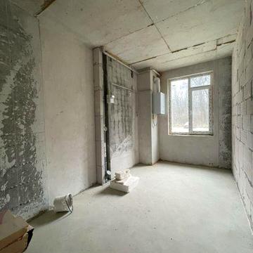 2-кім кв в зданому будинку ! Готова до ремонту , без жодних комісій!