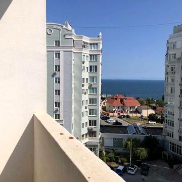 Продам двухкомнатную квартиру с видом на море в Черноморске. Монолит.