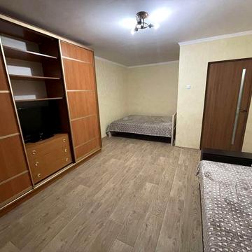 Квартира з ремонтом, в якій є ліжко та бойлер