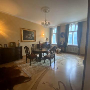 Гетьмана Петра Дорошенка вул. (), 14