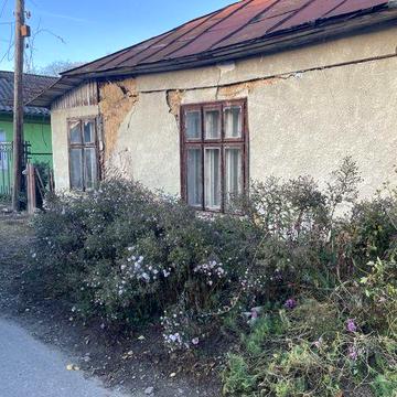 Продається 1/2 частина будинку м. Стрий