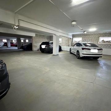 Продаж квартири центр с паркінгом