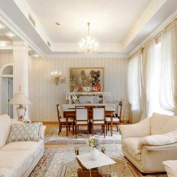 Продаж квартири Київ 5к 325м2 Центр Нардеробна Сигналізація Паркінг