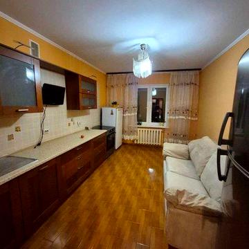 Простора 3-кімнатна квартира 90 м² вул. Милославська 4 ЖК Будинки 1950-2010 року