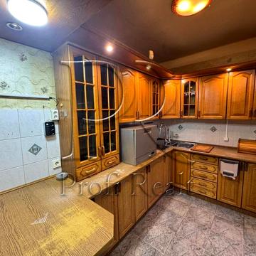 Павла Тичини просп., 5