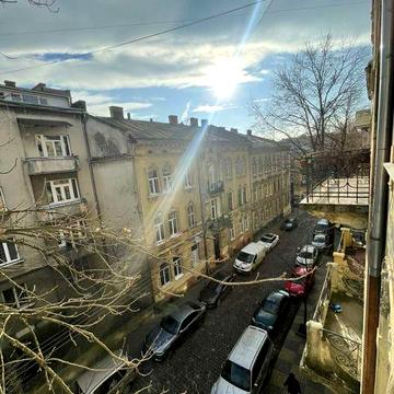 Продаж квартири в австрійському будинку франківський р-н