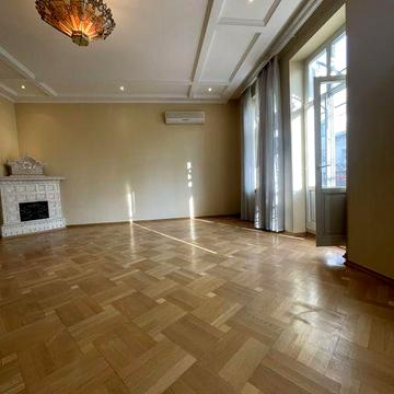 Продаж квартири в австрійському будинку франківський р-н