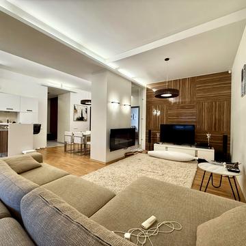 Вячеслава Чорновола просп. (), 67б