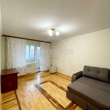 Освіти вул., 3