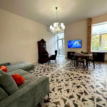 Ярославів Вал вул., 21