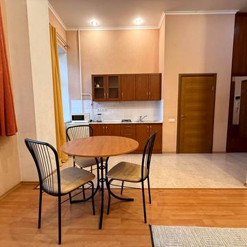 Назарівська вул. (Вєтрова), 15