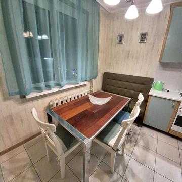 Драгоманова вул., 14