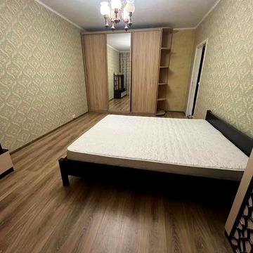 Здам двокімнатну квартиру Вербицького,метро Харьківська,1 пов.,газ