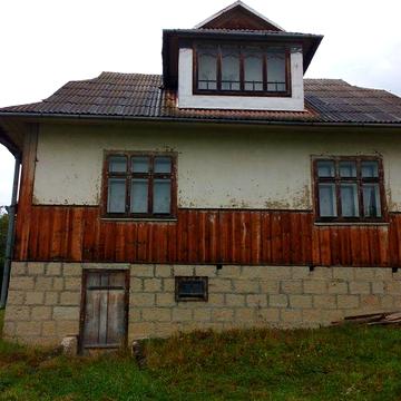 Особняк в Косові, півторачка з прибудовами