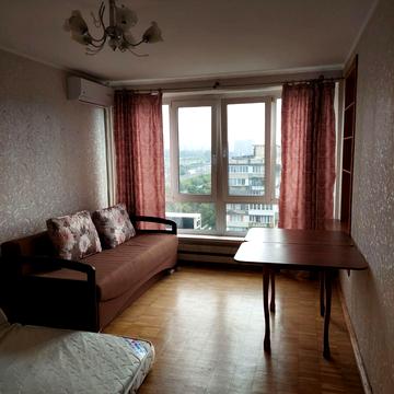 Борщагівська вул., 12