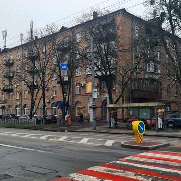 Продам квартиру 2х кімнатну по вул Лаврська 10,