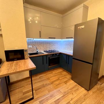 Юнацька вул., 8