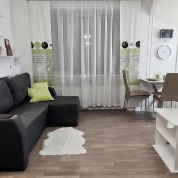 Зоологічна вул., 8