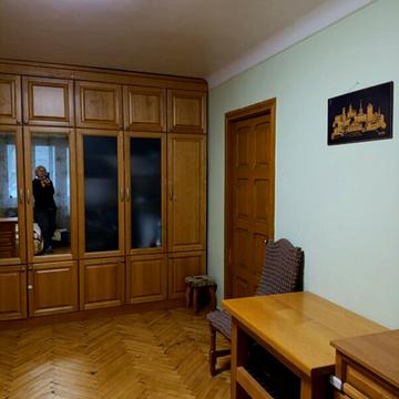 Оболонська вул., 41