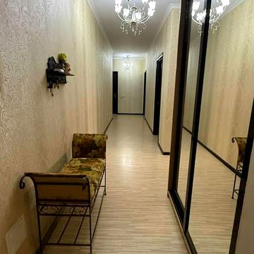 Анни Ахматової вул., 30