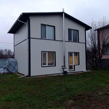 Новий будинок в передмісті Чернігова.