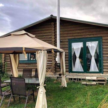 Деревяний будиночок в с. В. Лази