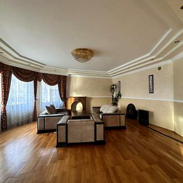 Здається 5 ти кімн. Кв. На НАБЕРЕЖНІЙ