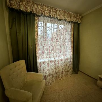 Черняхівського, 12