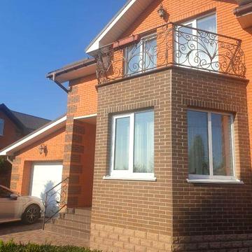 БЕЗ КОМІСІЇ. Будинок з басейном та гаражем